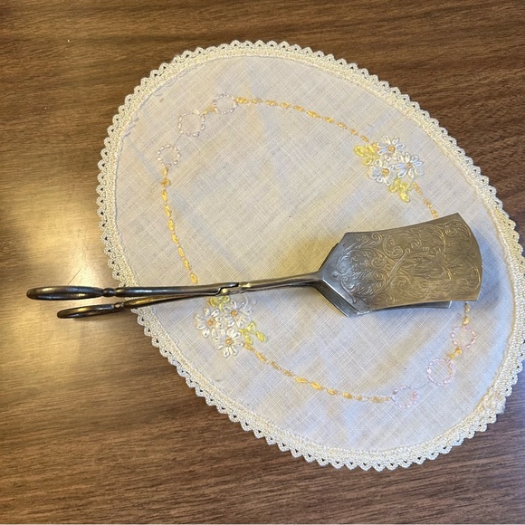 Vintage Ornate Silver Plate Scissor Pastry Tongs Dessert Sandwich Finger Loop - Picture 2 of 11